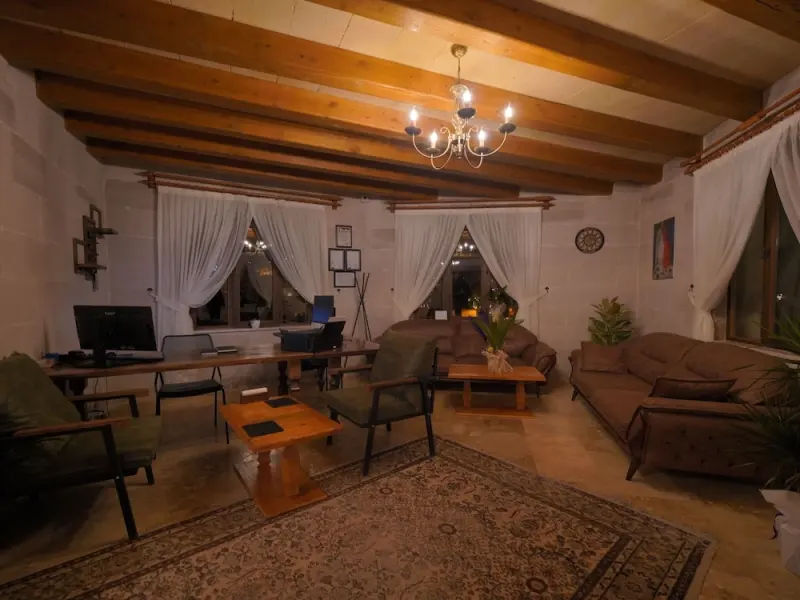 Secret Hill Cave Suites 11