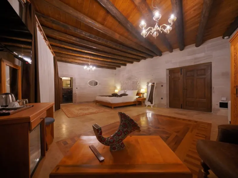 Secret Hill Cave Suites 15