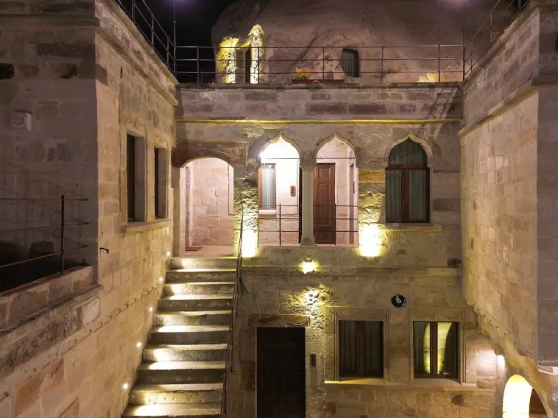 Secret Hill Cave Suites 16