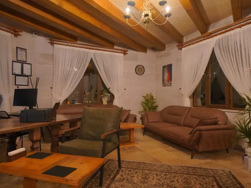 Secret Hill Cave Suites 17