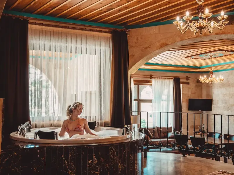 Secret Hill Cave Suites 2