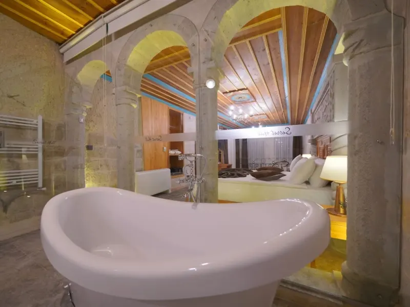 Secret Hill Cave Suites 21
