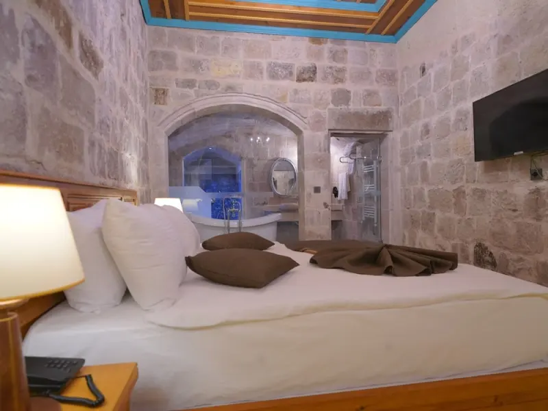 Secret Hill Cave Suites 22