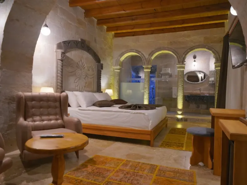 Secret Hill Cave Suites 23