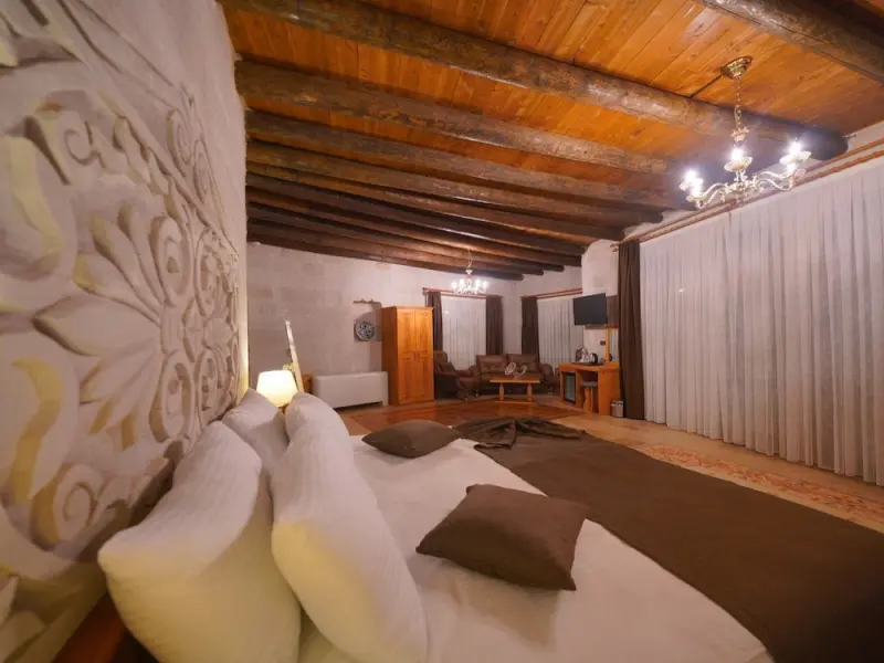 Secret Hill Cave Suites 24