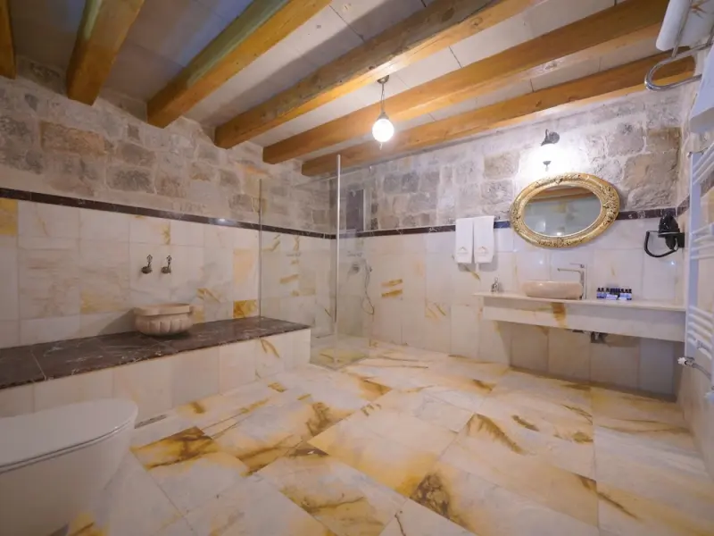 Secret Hill Cave Suites 25