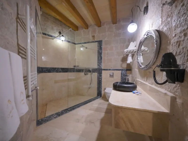Secret Hill Cave Suites 26