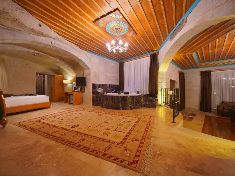 Secret Hill Cave Suites 29