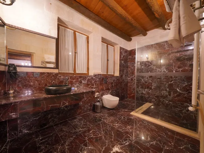 Secret Hill Cave Suites 30