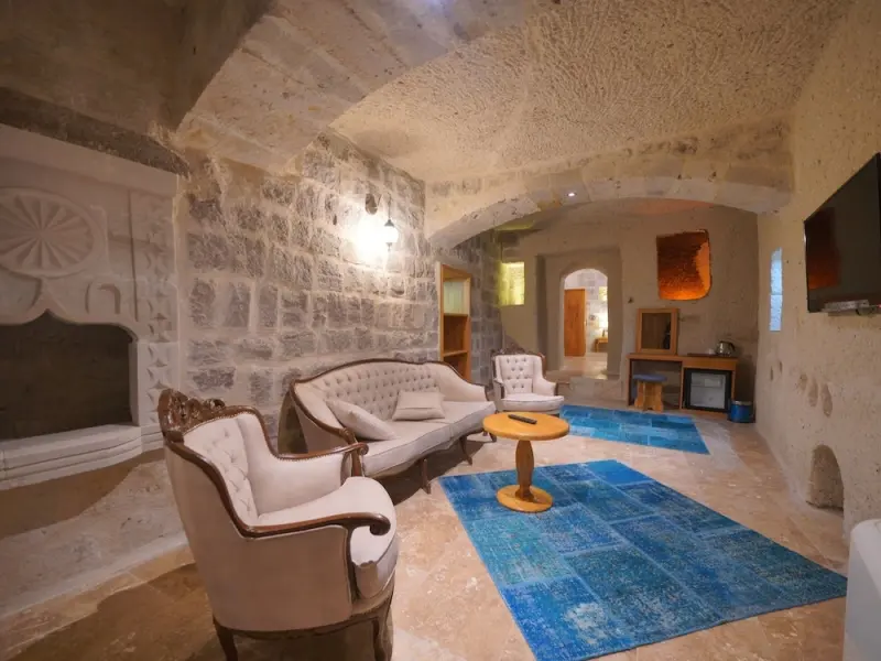 Secret Hill Cave Suites 32