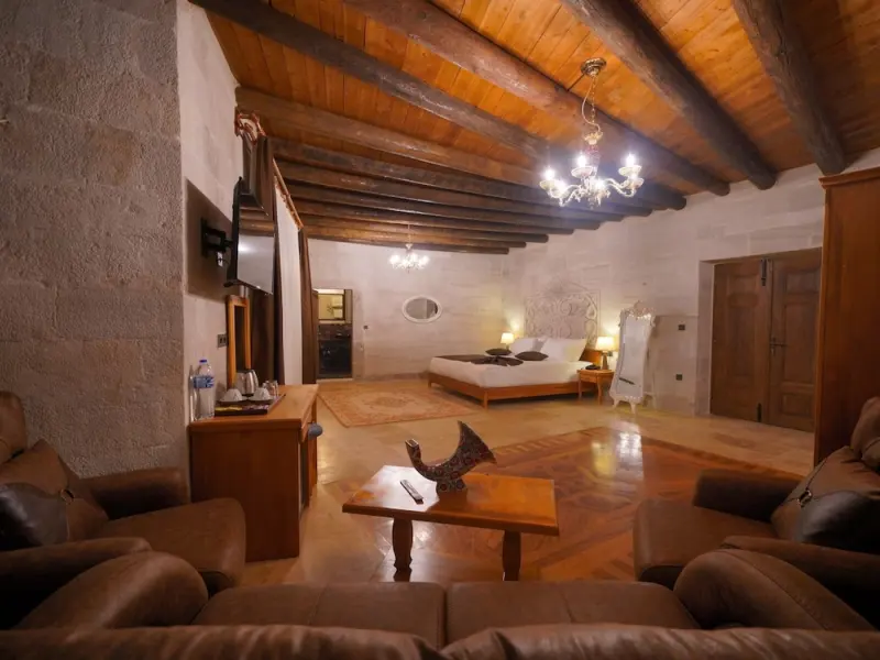 Secret Hill Cave Suites 33