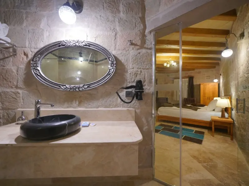Secret Hill Cave Suites 36