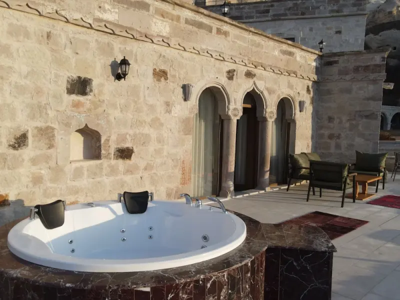 Secret Hill Cave Suites 39