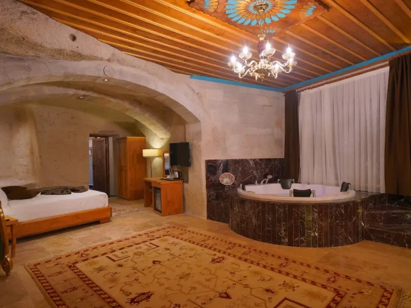 Secret Hill Cave Suites 41