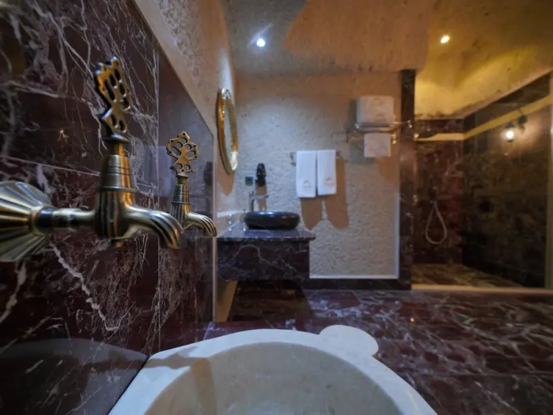 Secret Hill Cave Suites 7