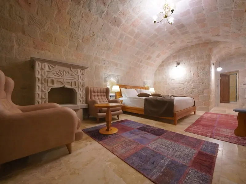 Secret Hill Cave Suites 9