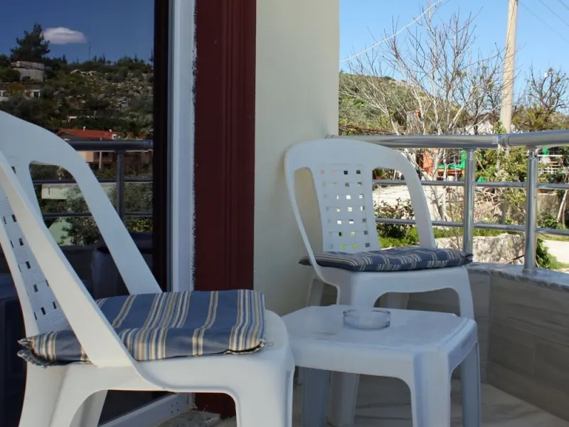 Rose Hotel 12
