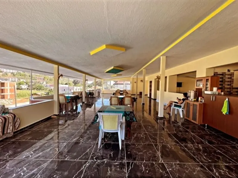 Rose Hotel 15