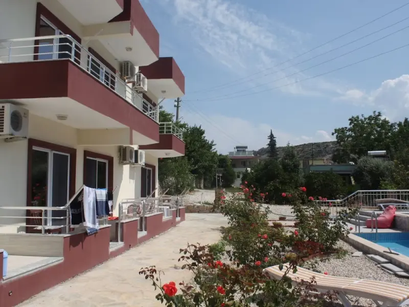Rose Hotel 16