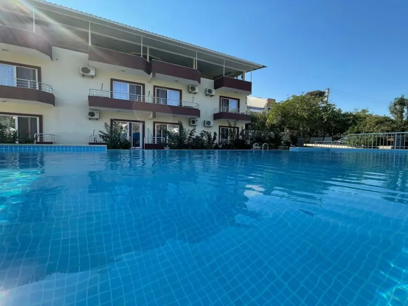 Rose Hotel 18