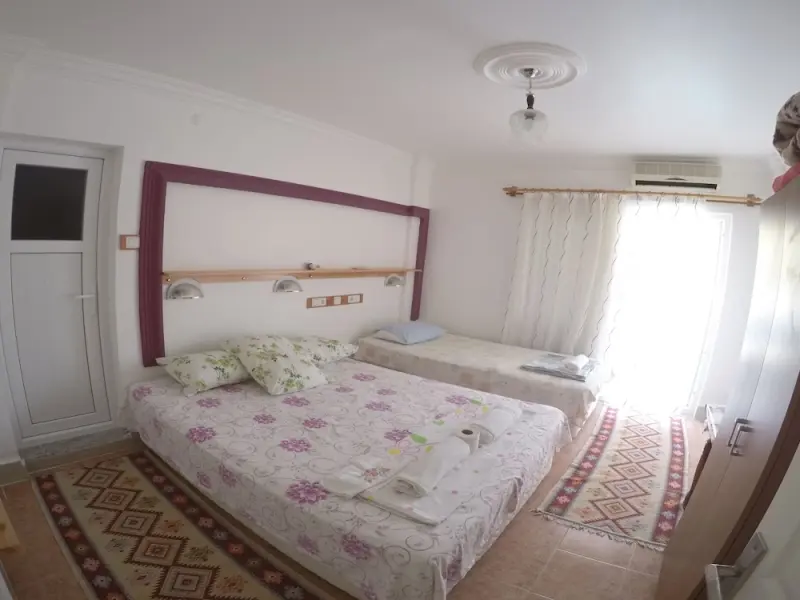 Rose Hotel 20