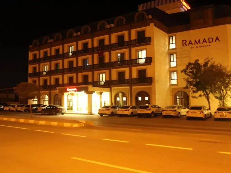 Ramada by Wyndham Van 12