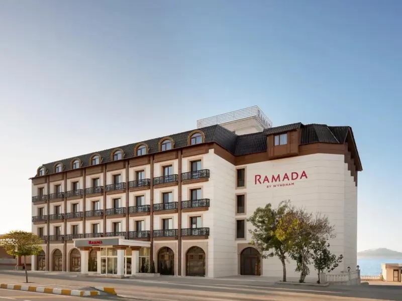 Ramada by Wyndham Van 14