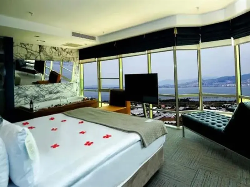 Ramada Encore By Wyndham İzmir 1