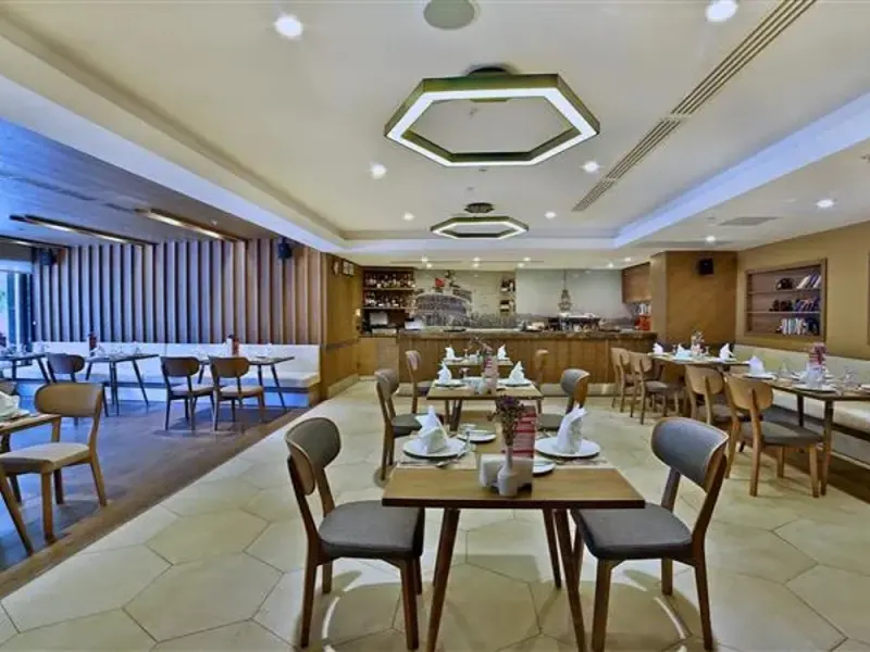 Ramada by Wyndham Istanbul Old City 7