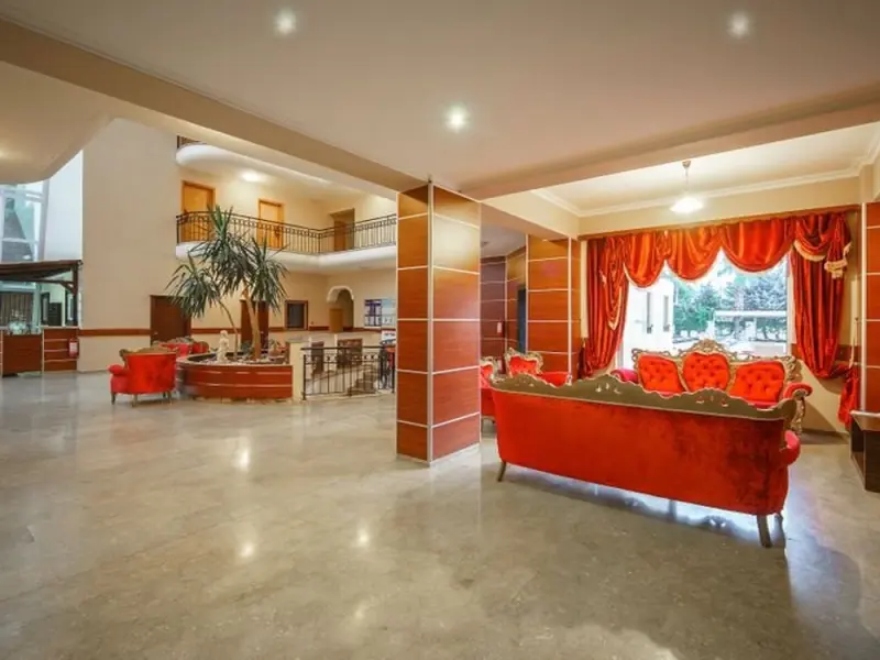 Larissa Inn Hotel 9