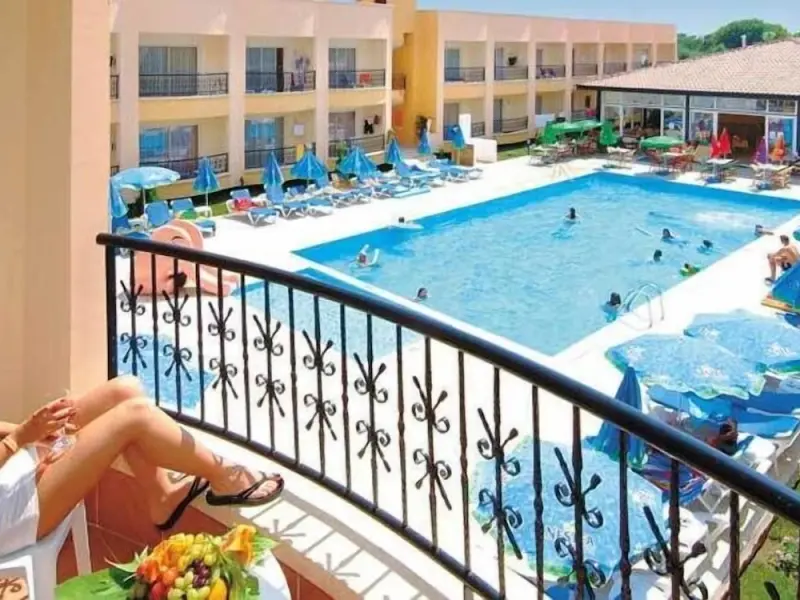 Sayanora Hotel 1