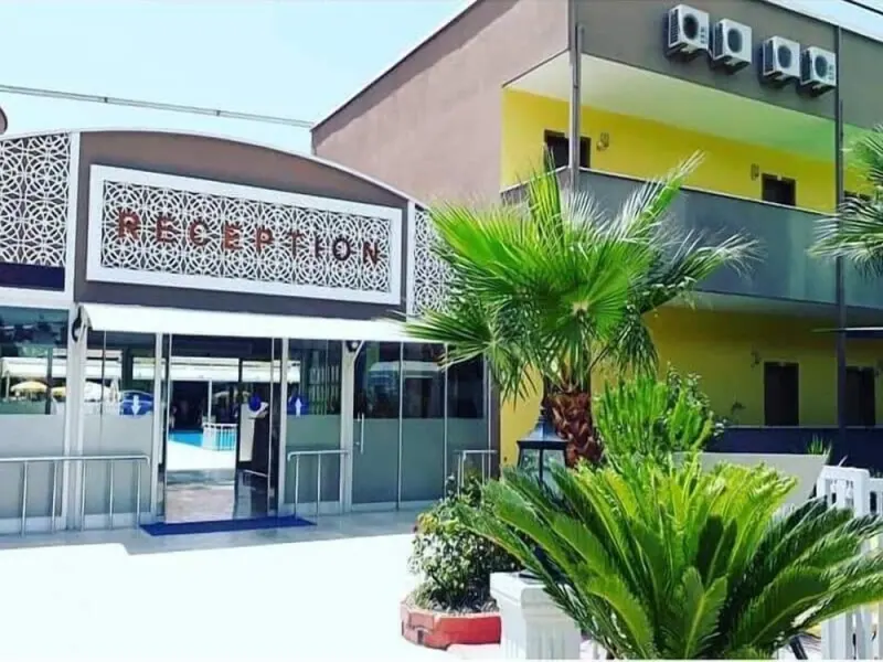 Sayanora Hotel 8