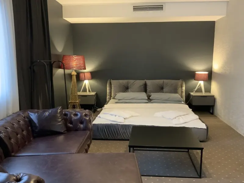 Eva Otel 37