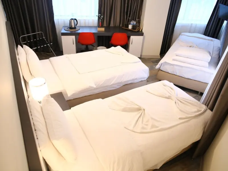 Eva Otel 38