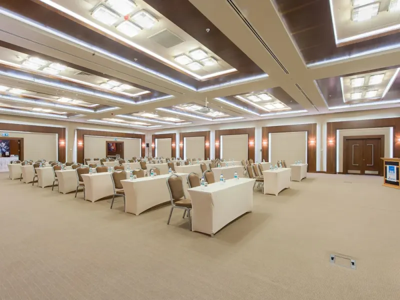 ISG Airport Hotel 20