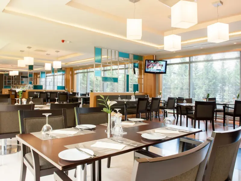 ISG Airport Hotel 27