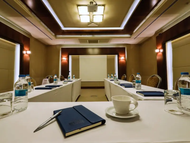 ISG Airport Hotel 35