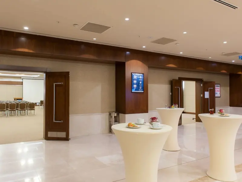 ISG Airport Hotel 5