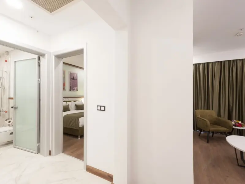 ISG Airport Hotel 10