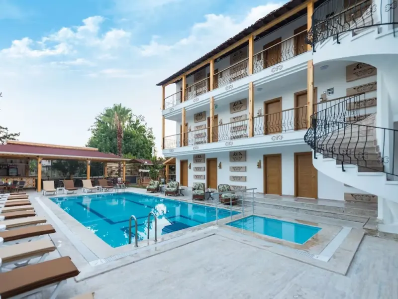 Amore Hotel Teki̇rova 11