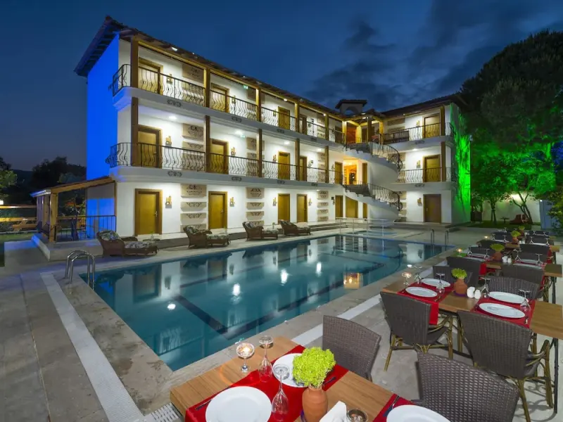 Amore Hotel Teki̇rova 4