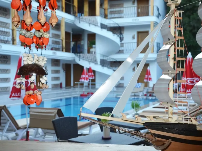 Amore Hotel Teki̇rova 10