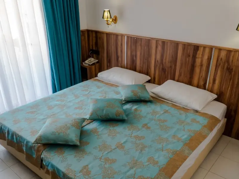 Elijah Hotel 6