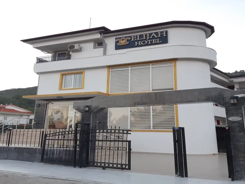 Elijah Hotel 8