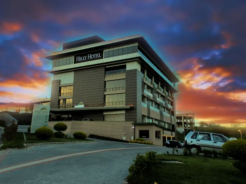 Hilly Hotel 11