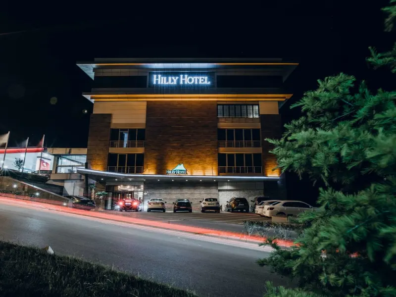 Hilly Hotel 12