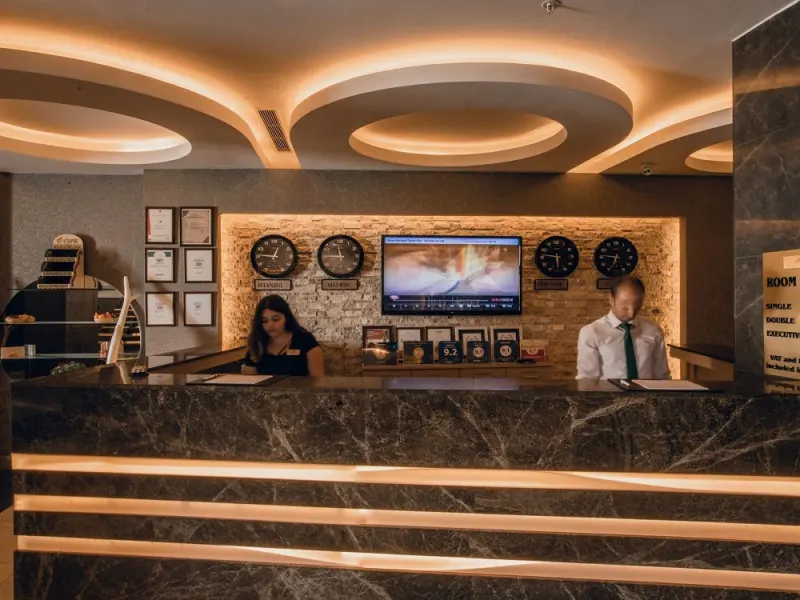 Hilly Hotel 5