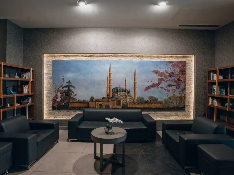 Hilly Hotel 8