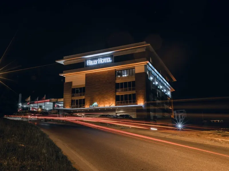 Hilly Hotel 9