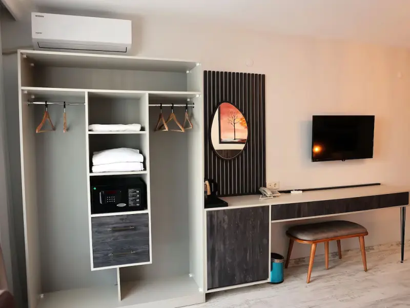 Sar-Per Suites & Hotel 15